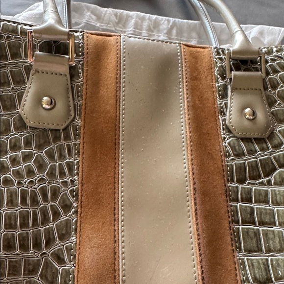 Beijo glossy deep champagne tone, faux green alligator texture, suede panel bag - Picture 2 of 10